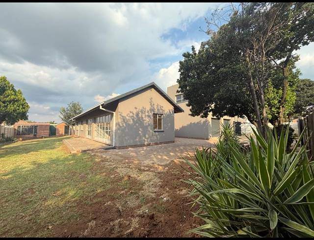 3 BEDROOM HOUSE FOR SALE IN VANDERBIJLPARK SE 6